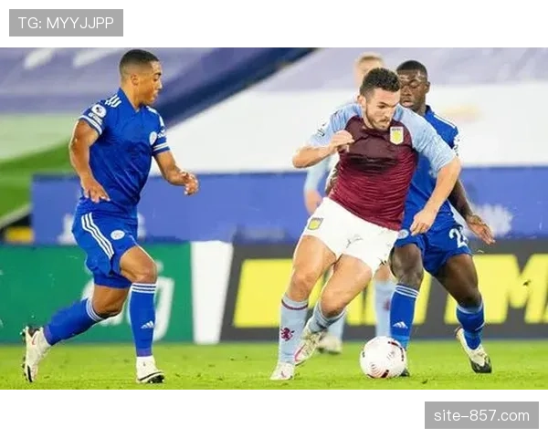 巴萨库巴西出球回防表现稳健,年轻中卫领导防线渐成熟 巴萨库巴西出球回防表现稳健,年轻中卫领导防线渐成熟