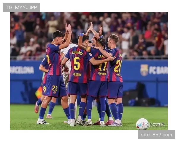 瓦伦西亚杜罗替补待命，锋线轮换顺序反映战术偏好